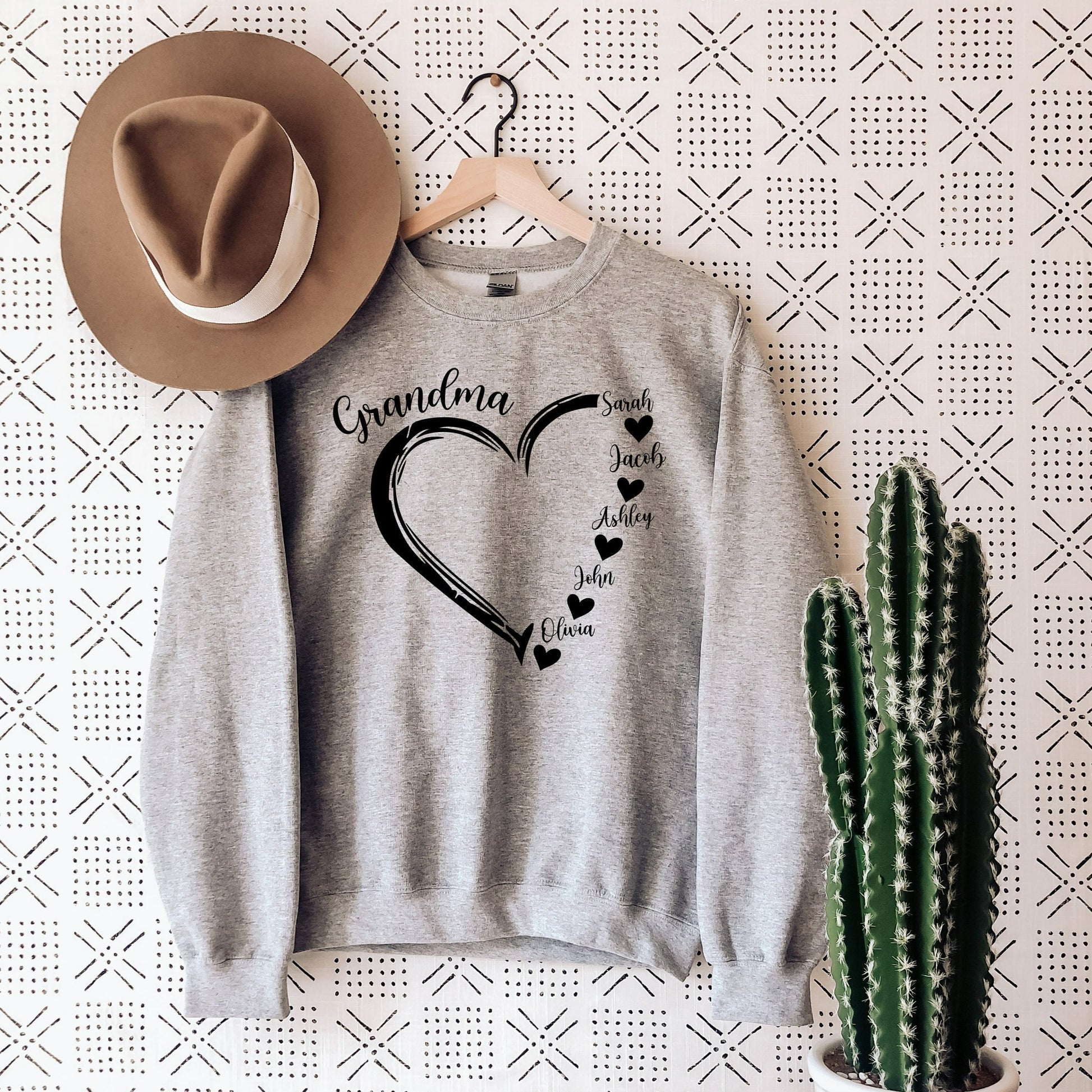 Sudadera unisex personalizada con capucha y texto "Los amores de mamá": regalo para la abuela 